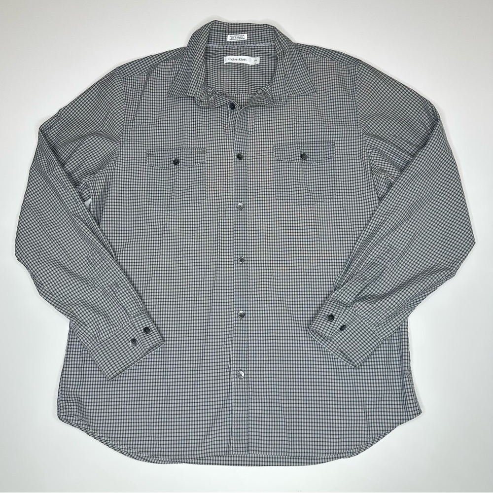 Calvin Klein Men’s button down dress shirt black and white